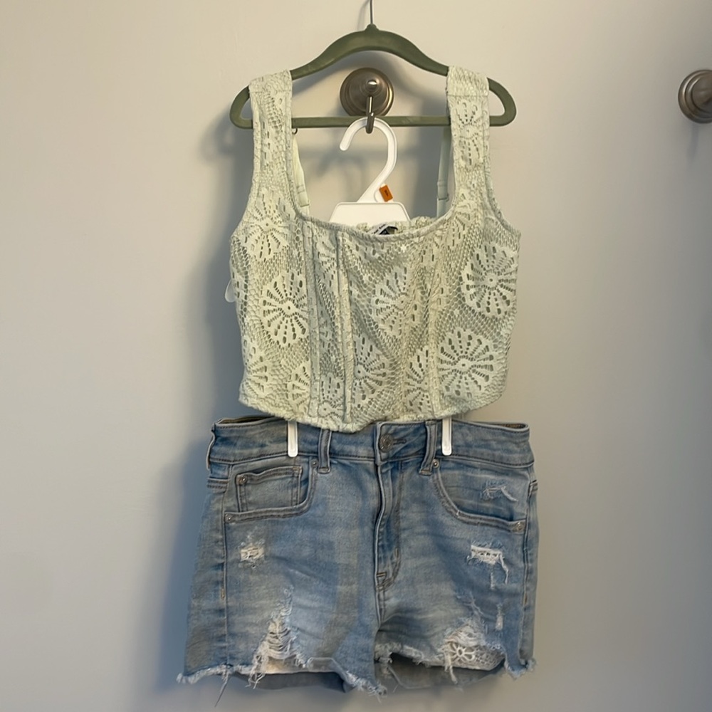 AMERICAN EAGLE OUTFIT- jean shorts and cropped bodice top
